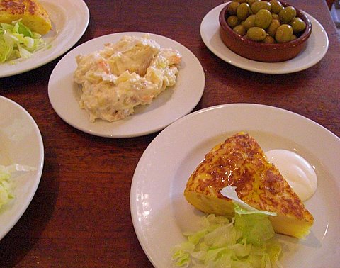 tortilla-y-ensaladilla.jpg