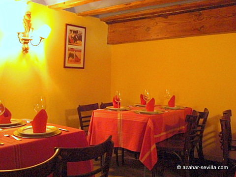 porta-gayola-diningroom