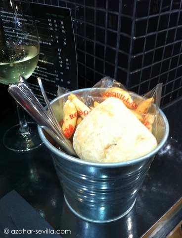 zelai bread roll and picos