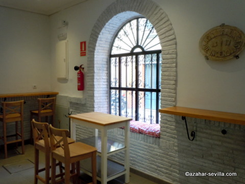 simun vintage window seat